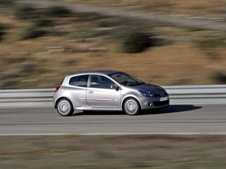  Renault Clio R.S. 2.0 16V 2006 года  (фото 44 из 125)